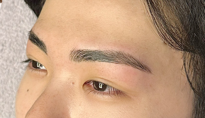 EYEBROW 眉